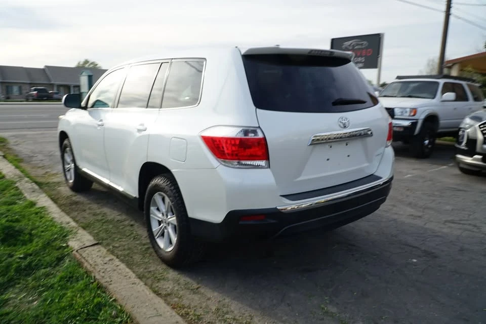 2011 Toyota Highlander - Image 7 of 20