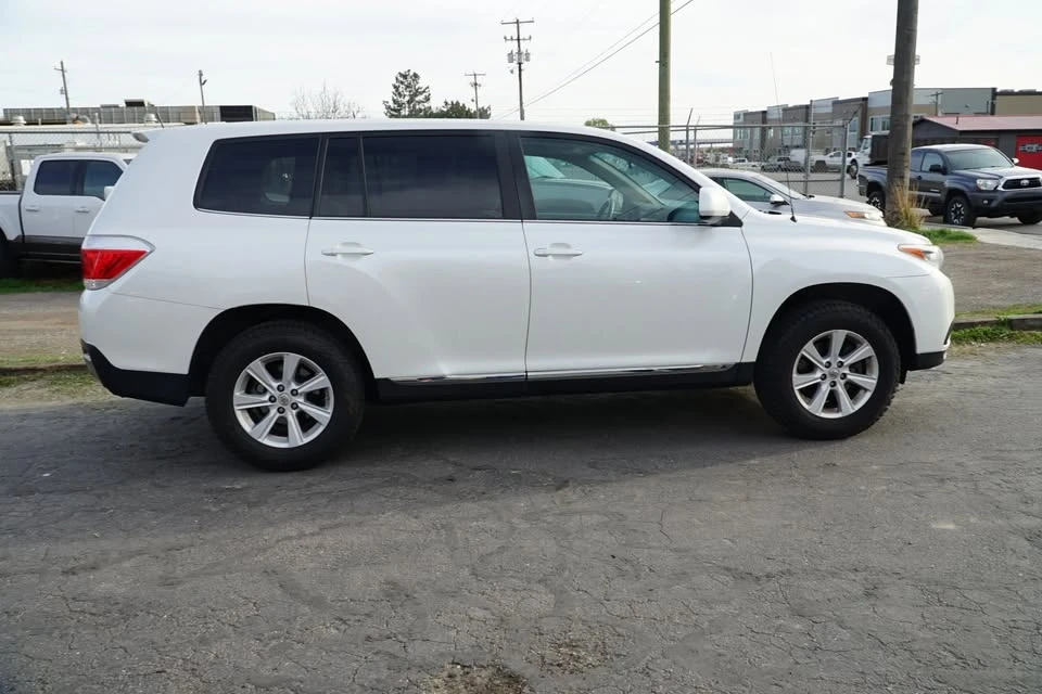 2011 Toyota Highlander - Image 11 of 20