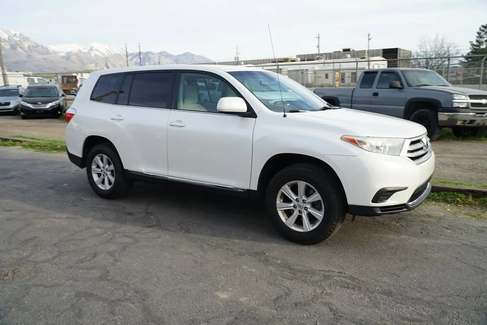 2011 Toyota Highlander - Image 13 of 20