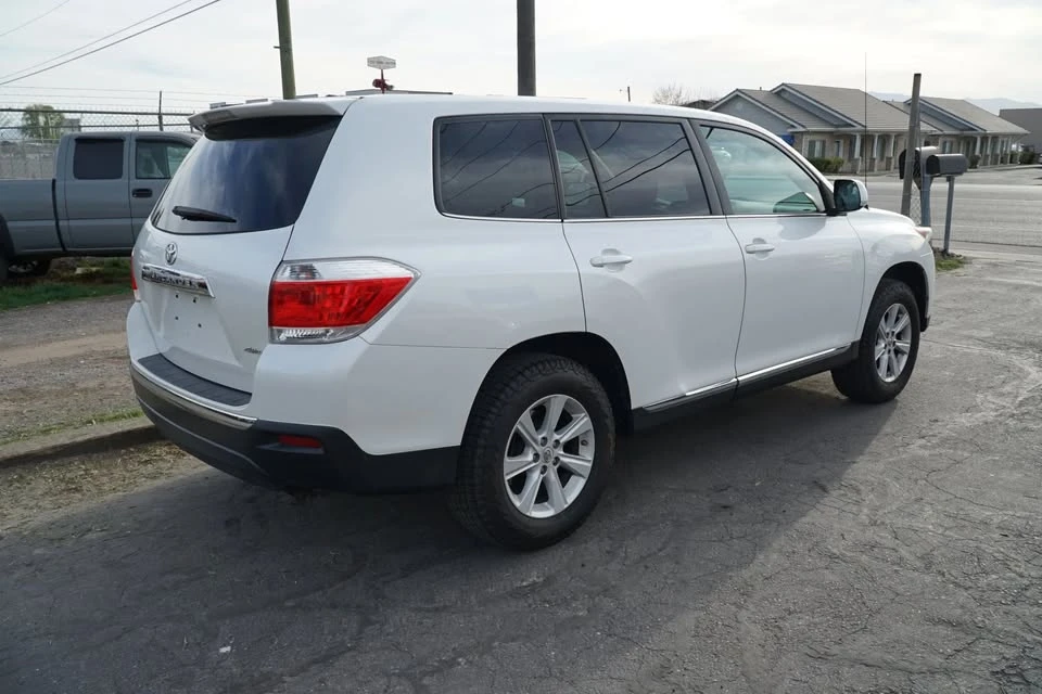 2011 Toyota Highlander - Image 10 of 20