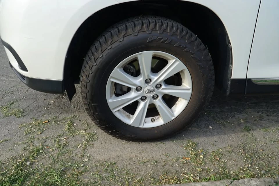 2011 Toyota Highlander - Image 17 of 20