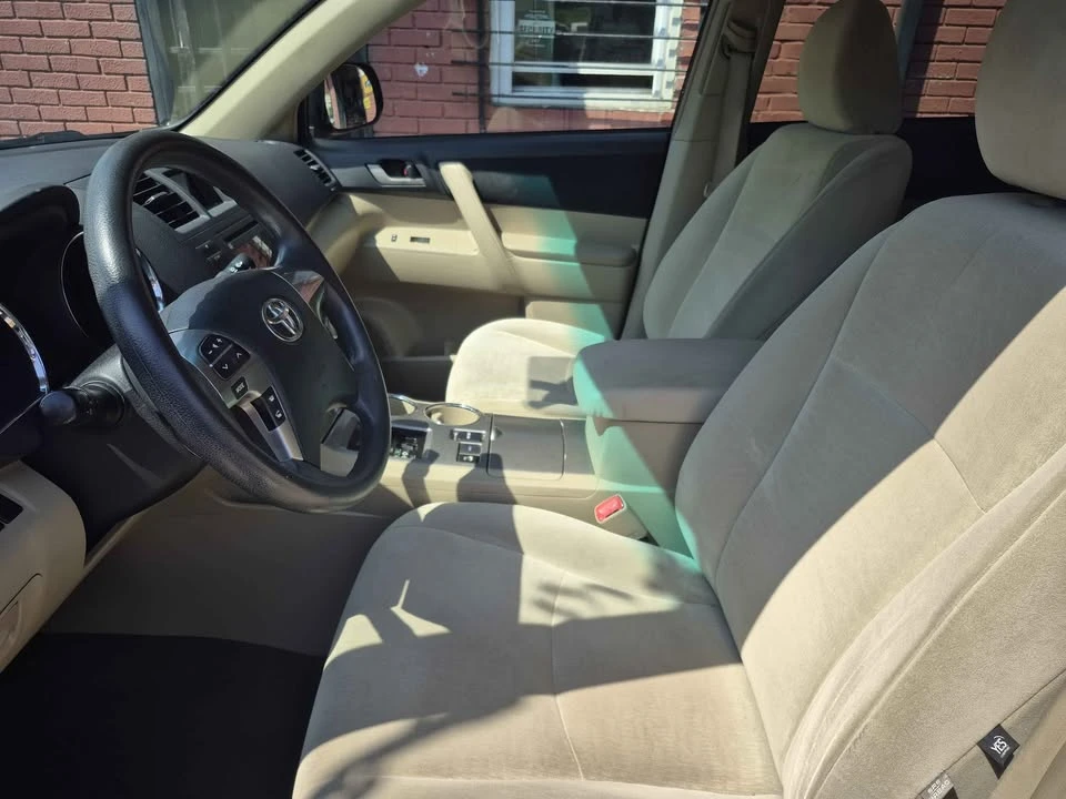 2011 Toyota Highlander - Image 4 of 7