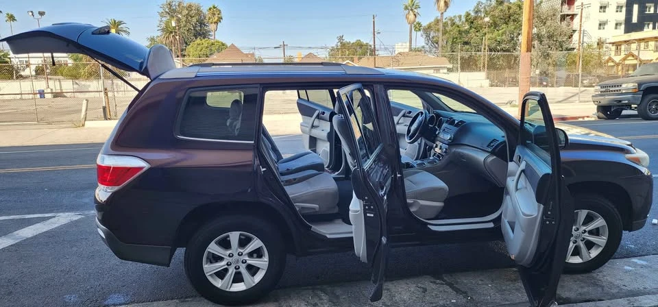 2011 Toyota Highlander - Image 18 of 20