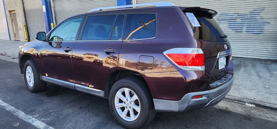 2011 Toyota Highlander - Image 2 of 20
