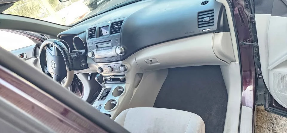 2011 Toyota Highlander - Image 11 of 20