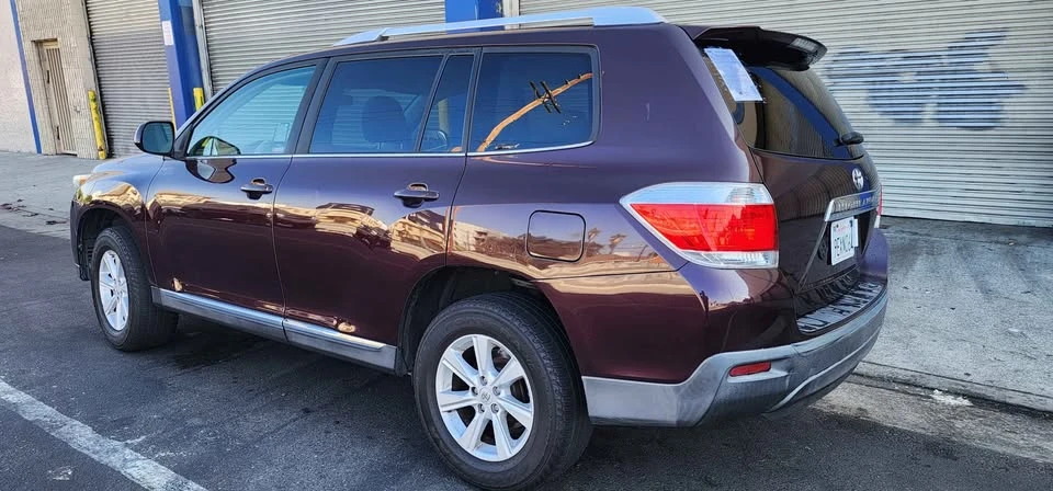 2011 Toyota Highlander - Image 14 of 20