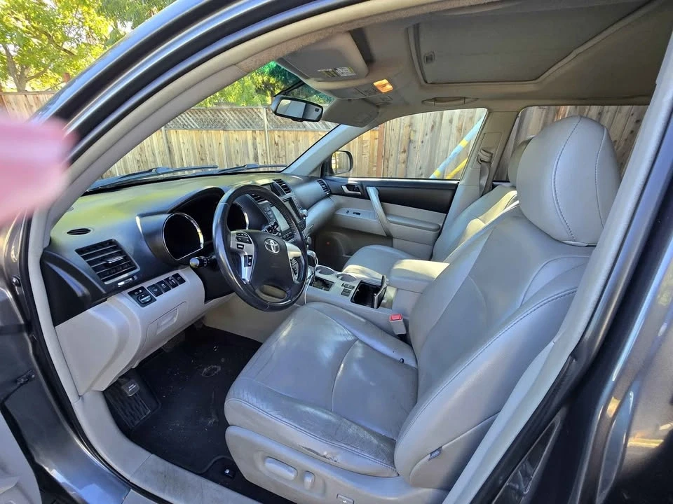2011 Toyota Highlander - Image 9 of 13