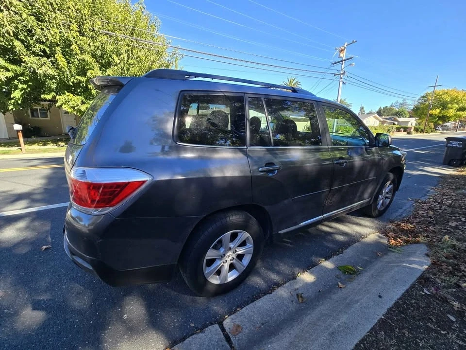 2011 Toyota Highlander - Image 3 of 13