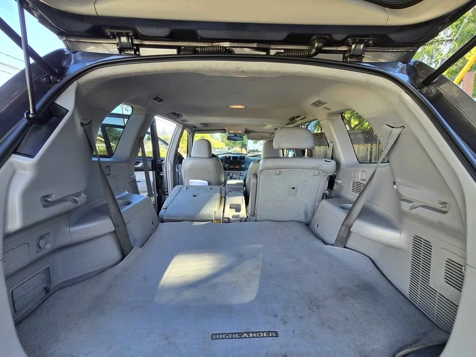 2011 Toyota Highlander - Image 10 of 13