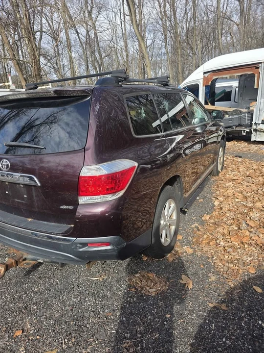 2011 Toyota Highlander - Image 3 of 4