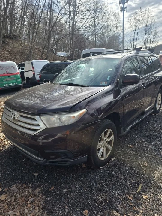 2011 Toyota Highlander - Image 2 of 4