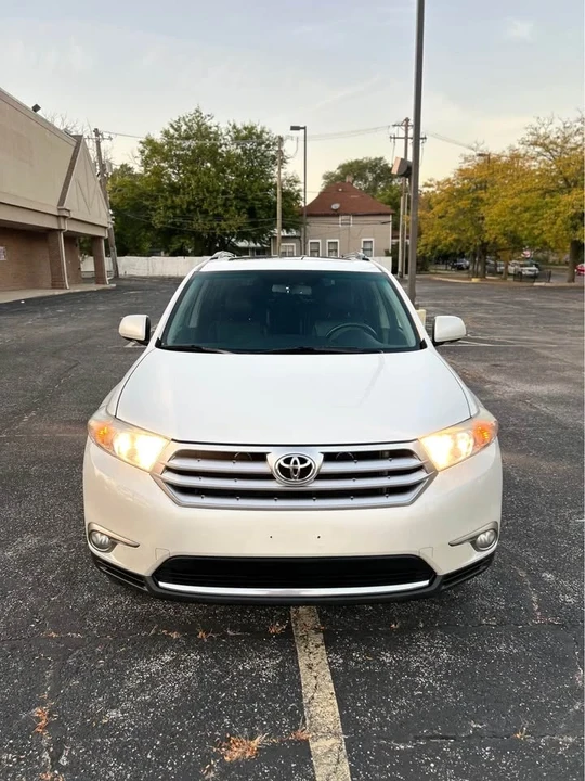 2011 Toyota Highlander - Image 2 of 19