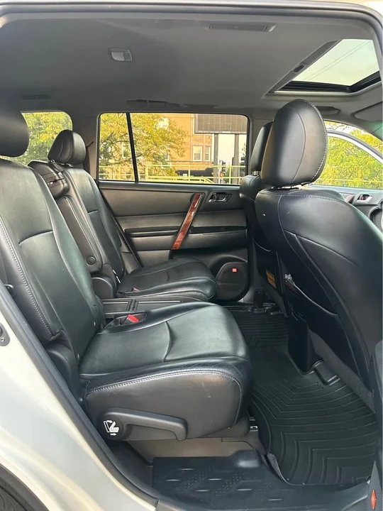 2011 Toyota Highlander - Image 15 of 19