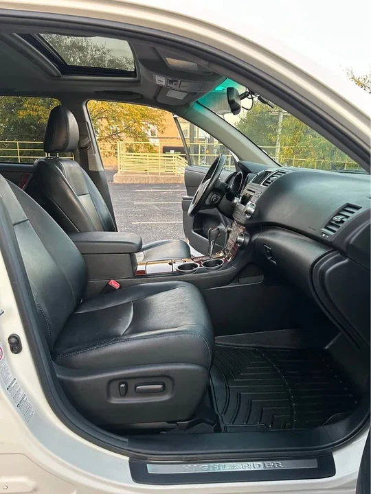 2011 Toyota Highlander - Image 14 of 19