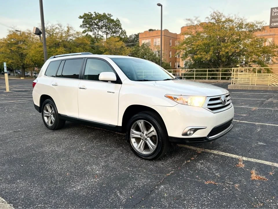 2011 Toyota Highlander - Image 3 of 19