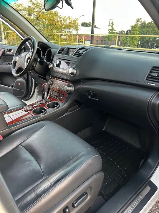 2011 Toyota Highlander - Image 13 of 19