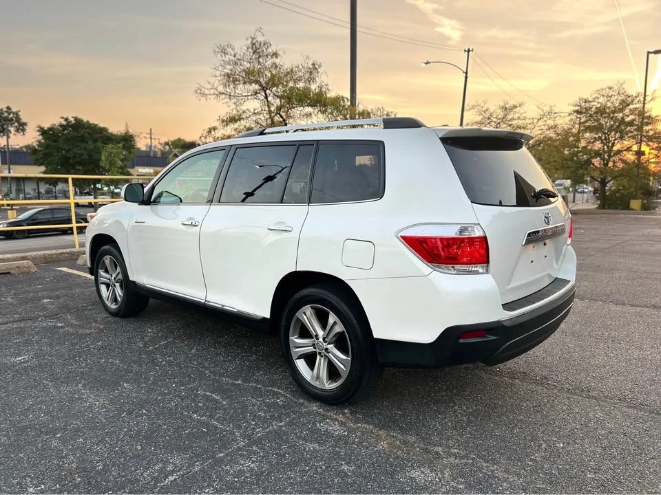 2011 Toyota Highlander - Image 7 of 19