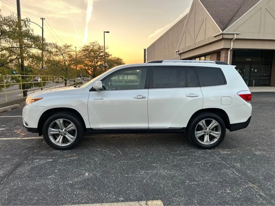 2011 Toyota Highlander - Image 6 of 19