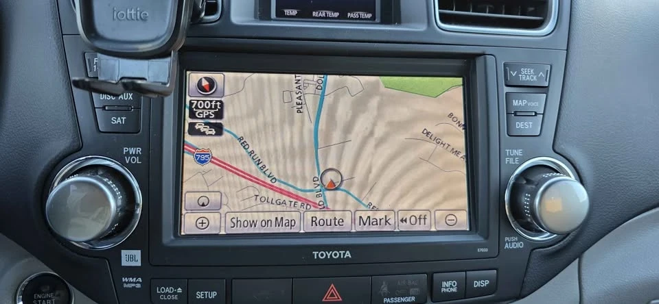 2011 Toyota Highlander - Image 13 of 19