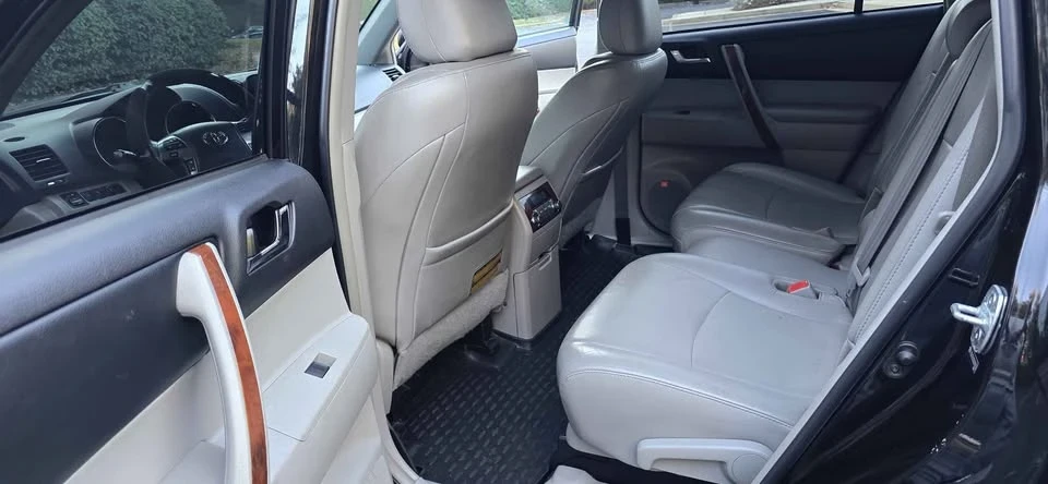 2011 Toyota Highlander - Image 9 of 19