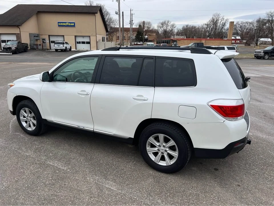 2011 Toyota Highlander - Image 2 of 5