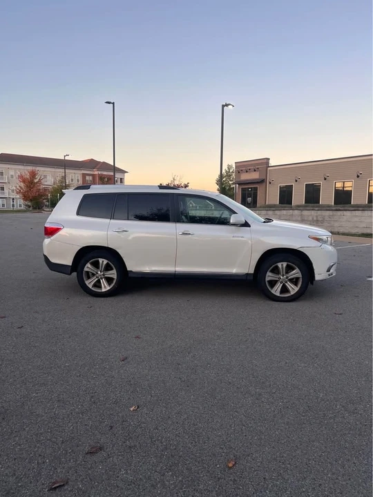 2011 Toyota Highlander - Image 4 of 12