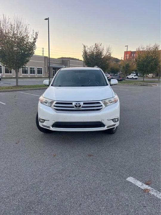 2011 Toyota Highlander - Image 2 of 12