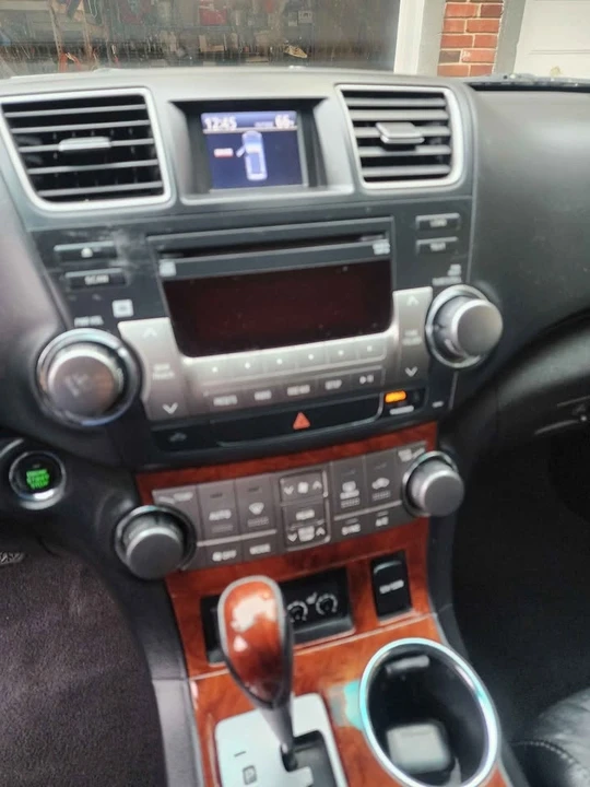 2011 Toyota Highlander - Image 14 of 18