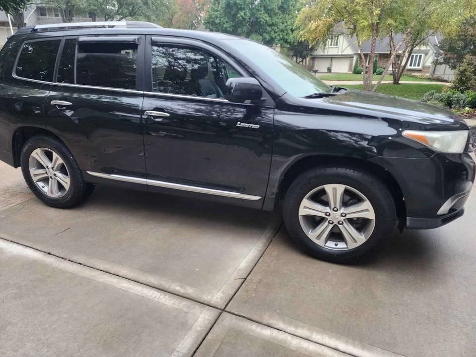 2011 Toyota Highlander - Image 2 of 18