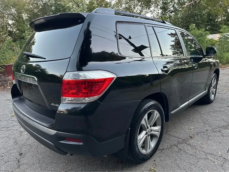 2011 Toyota Highlander - Image 2 of 18