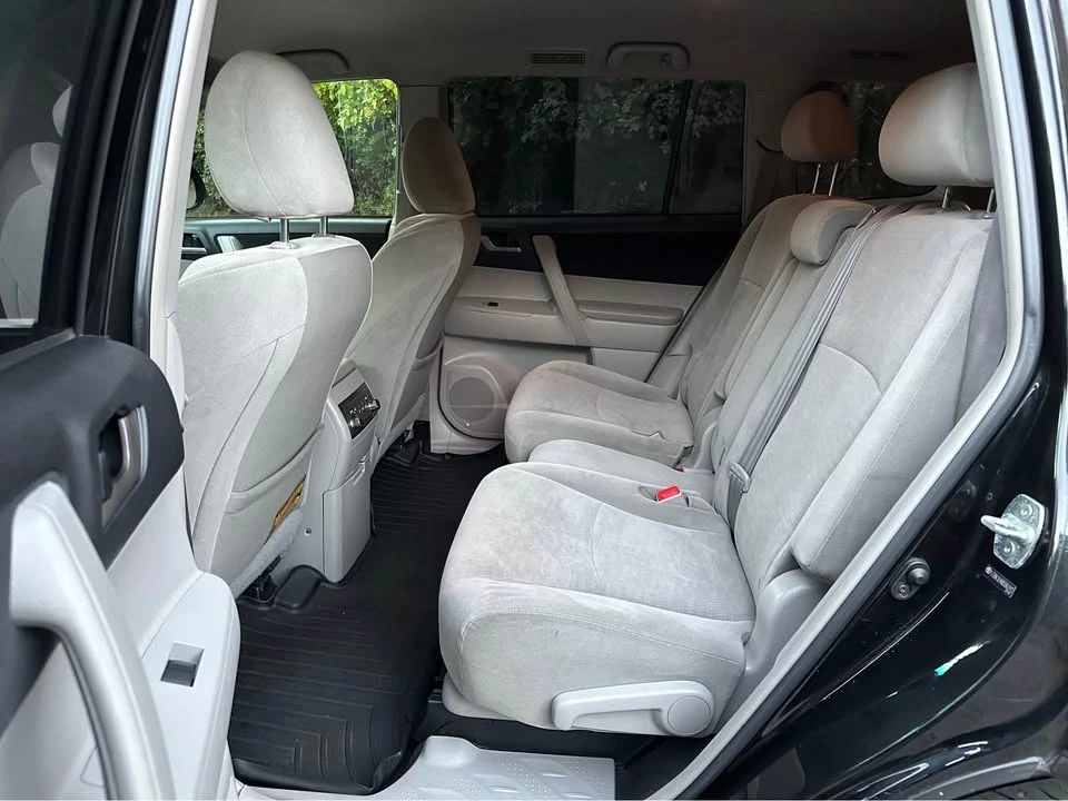 2011 Toyota Highlander - Image 8 of 18