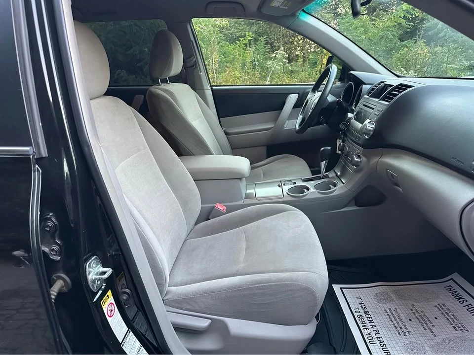 2011 Toyota Highlander - Image 12 of 18