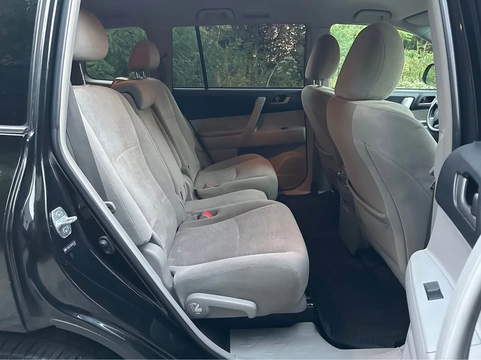 2011 Toyota Highlander - Image 10 of 18