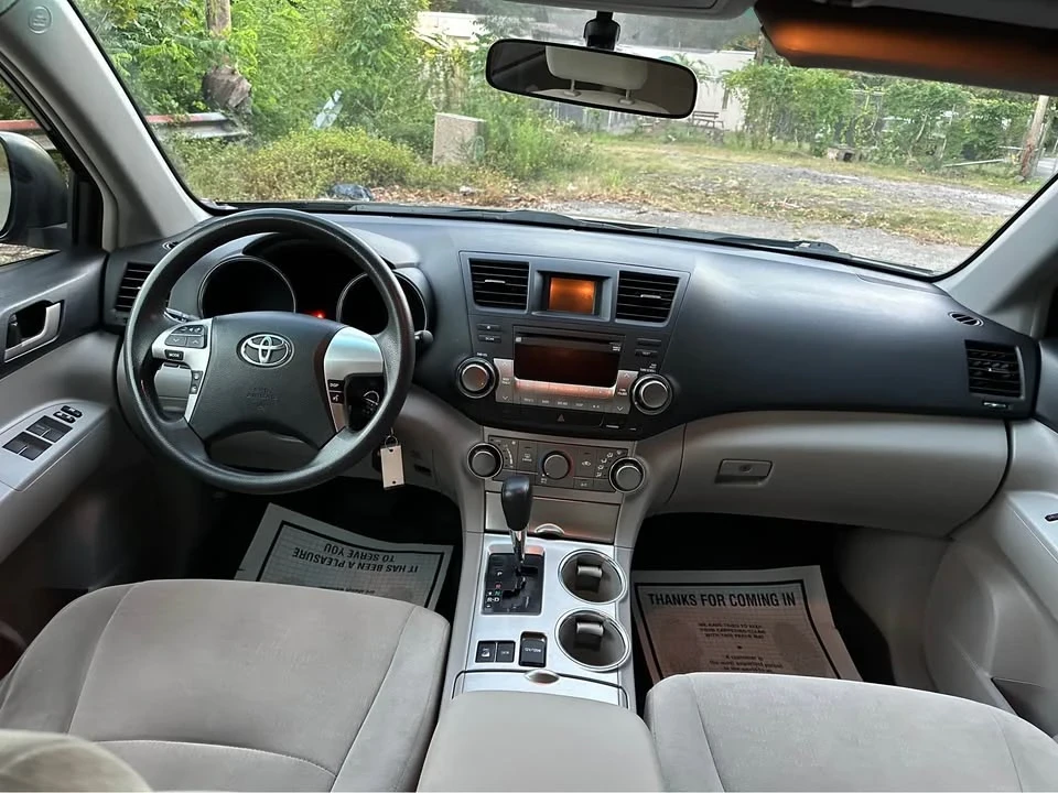 2011 Toyota Highlander - Image 11 of 18