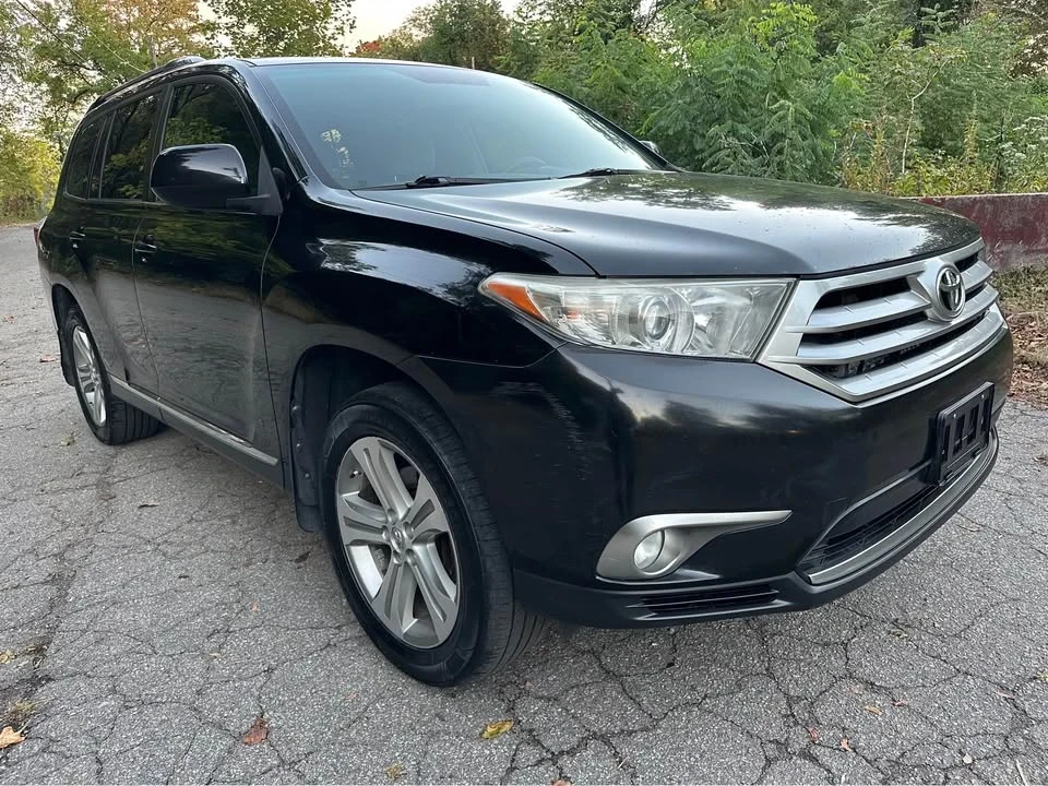 2011 Toyota Highlander - Image 3 of 18
