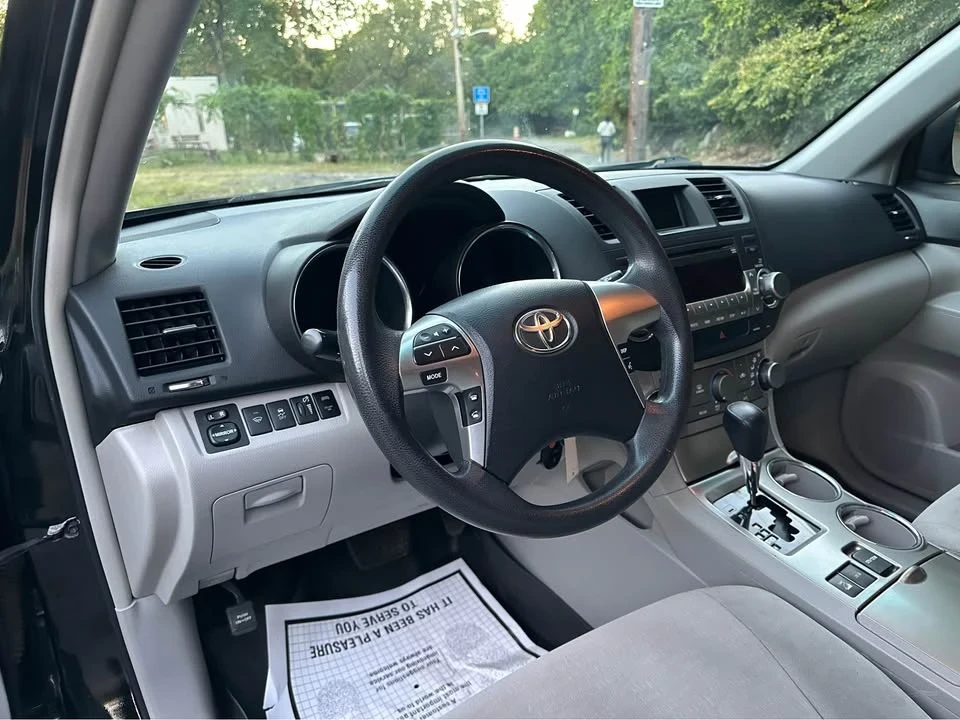 2011 Toyota Highlander - Image 14 of 18