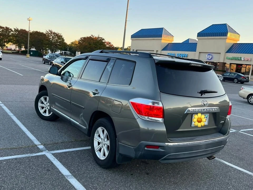 2011 Toyota Highlander - Image 5 of 16
