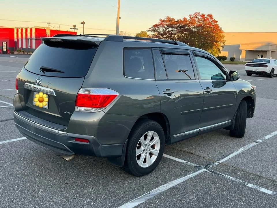 2011 Toyota Highlander - Image 7 of 16