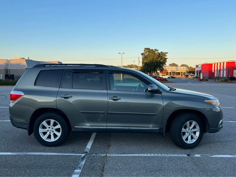 2011 Toyota Highlander - Image 6 of 16
