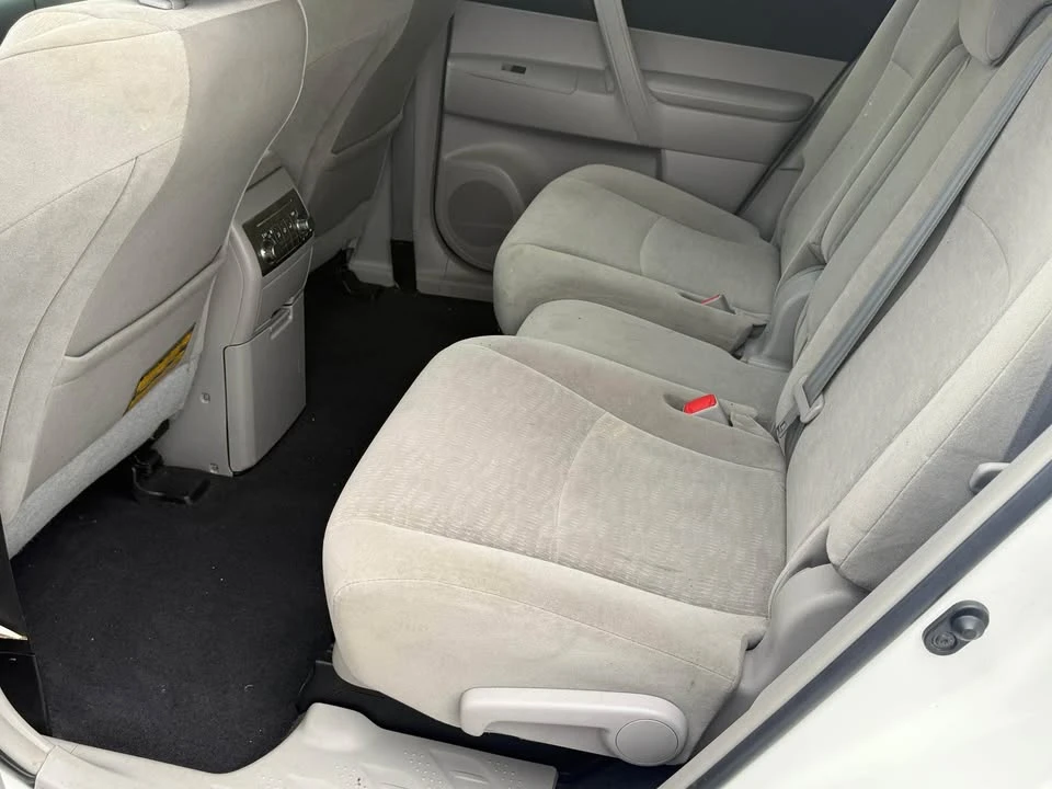 2011 Toyota Highlander - Image 8 of 16