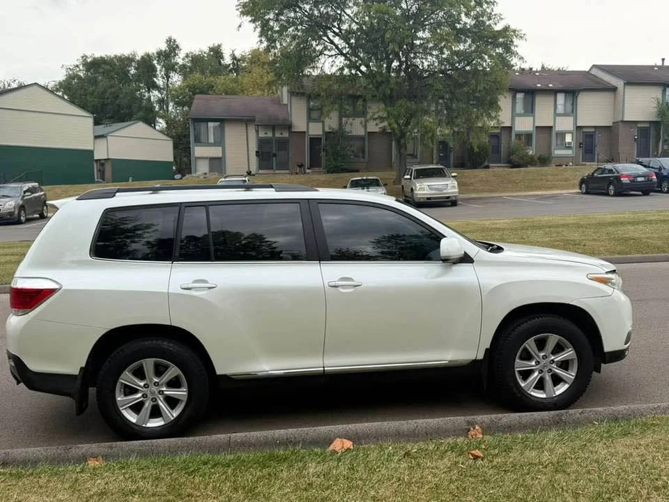 2011 Toyota Highlander - Image 14 of 16