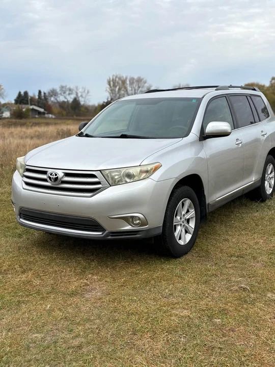 2011 Toyota Highlander - Image 2 of 13
