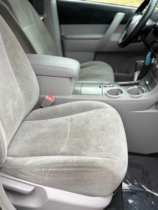 2011 Toyota Highlander - Image 10 of 13