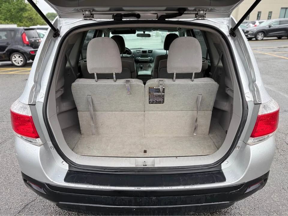 2011 Toyota Highlander - Image 12 of 20