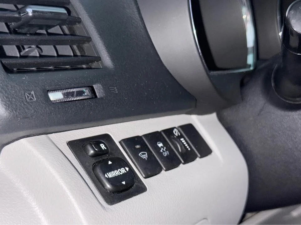 2011 Toyota Highlander - Image 8 of 20