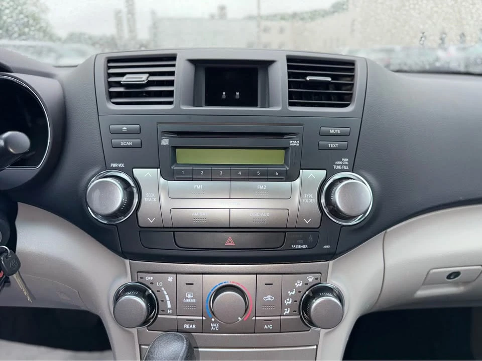 2011 Toyota Highlander - Image 17 of 20