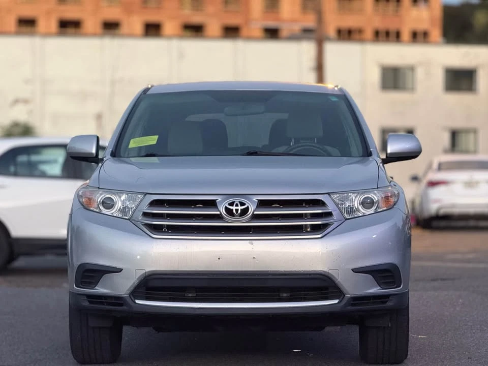 2011 Toyota Highlander - Image 2 of 20