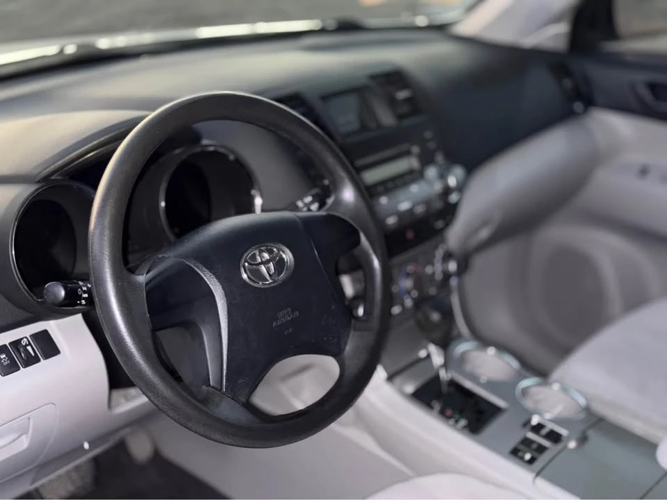 2011 Toyota Highlander - Image 9 of 20