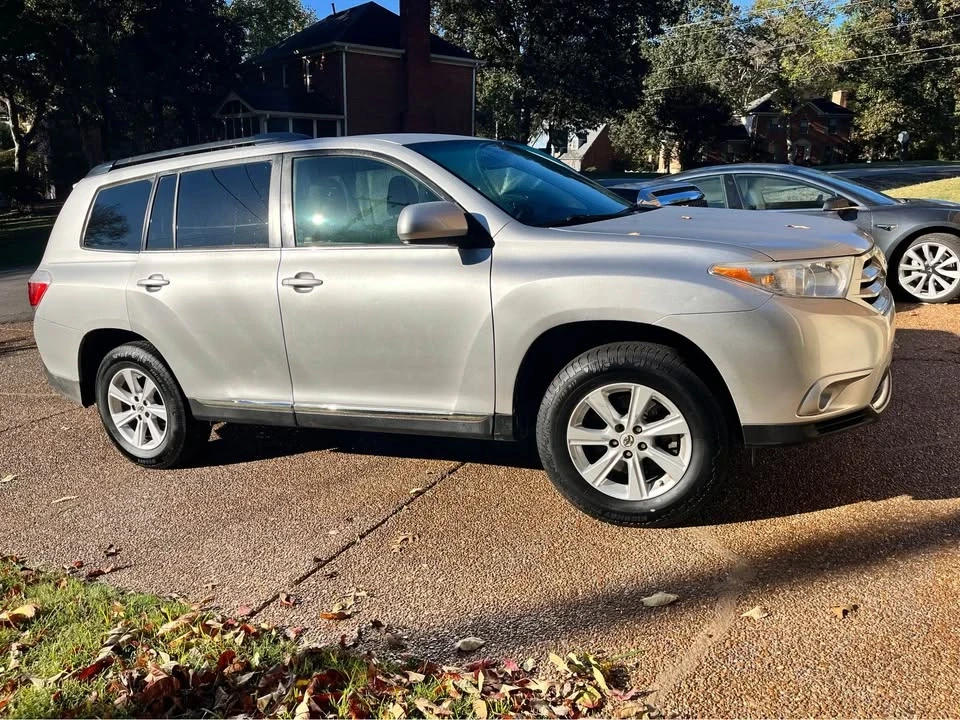 2011 Toyota Highlander - Image 4 of 11