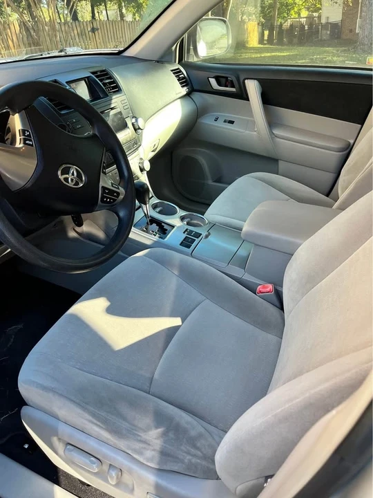 2011 Toyota Highlander - Image 2 of 11